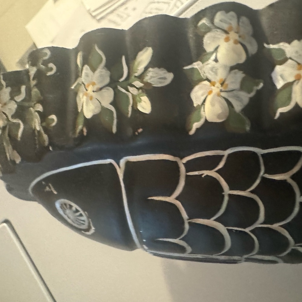 2 Piece Set of Black Tin Decorations, Hanging Painted with White Flowers. - Picture 9 of 16